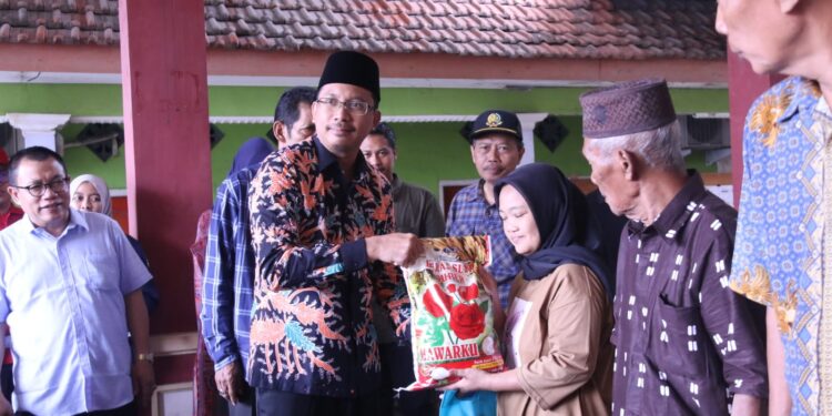 700 Warga Terdampak Banjir di Sedati Terima Bantuan