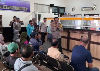 Pastikan Pelayanan Normal, Kapolresta Sidoarjo Sidak Samsat