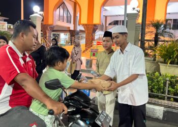 Siswa SMA Al Muslim Gelar Sahur On The Road