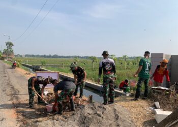 Petani Kesulitan Air, Satgas TMMD ke-120 Sidoarjo Buat Sumur Bor
