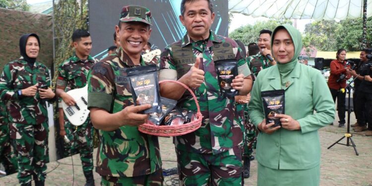 KASAD Cicipi Kelezatan Kopi Babinsa Produk Kodim 0816 Sidoarjo