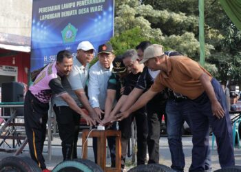 Resmikan Lampu Lapangan Desa Wage, Ini Harapan Plt Bupati Sidoarjo