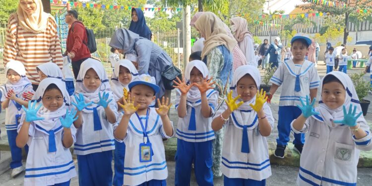 Awali MPLS, KB-TK Al Muslim Gelar Deklarasi Kasih Sayang