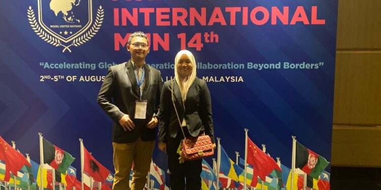 Kembangkan Kemampuan Diplomasi, Dua Siswa SMA Al Muslim Ikuti AYIMUN di Malaysia