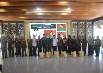 Peringatan Hari Veteran 2024, Pemkab Sidoarjo Santuni Veteran dan Warakawuri