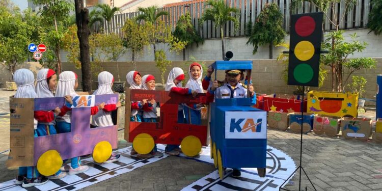 Siswa KB-TK Al Muslim Rayakan Hari Kereta Api, Ini Keseruannya