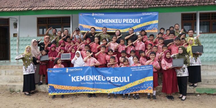 Peringati HORI ke-78, DJP Jatim II Bersama KPP Pratama Ponorogo Hibahkan Aset untuk SDN Terpencil