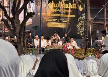 Risma Bercerita Penutupan Dolly kepada Ribuan Jemaah Moonzaya Bersholawat