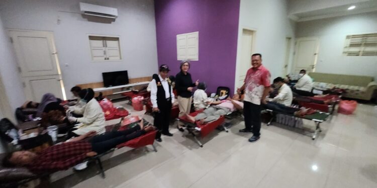 Bersama Wakil Ketua DPRD Sidoarjo, Indah Kurnia Gelar Baksos Donor Darah