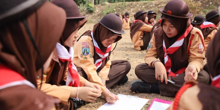 SMP Al Muslim Siapkan Generasi Tangguh Melalui Kemah Bakti