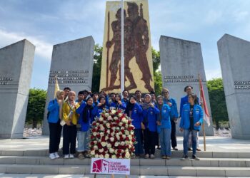 Gelar Refleksi Hari Pahlawan, PMII Sidoarjo Doa Bersama di TMP