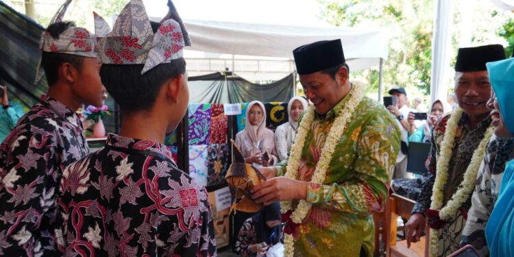 Peringati HUT ke-40, Siswa SMPN 1 Jabon Pamerkan Hasil Karya