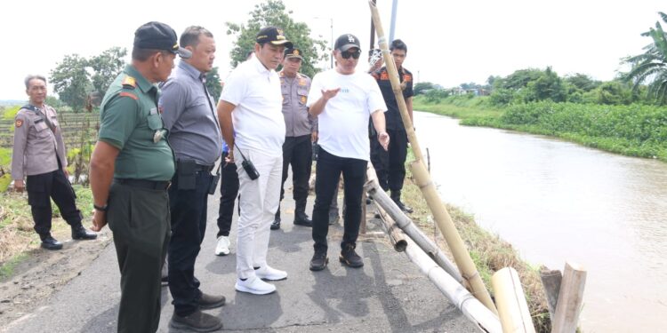 Subandi Perintahkan OPD Tangani Tanah Amblas di Desa Prambon