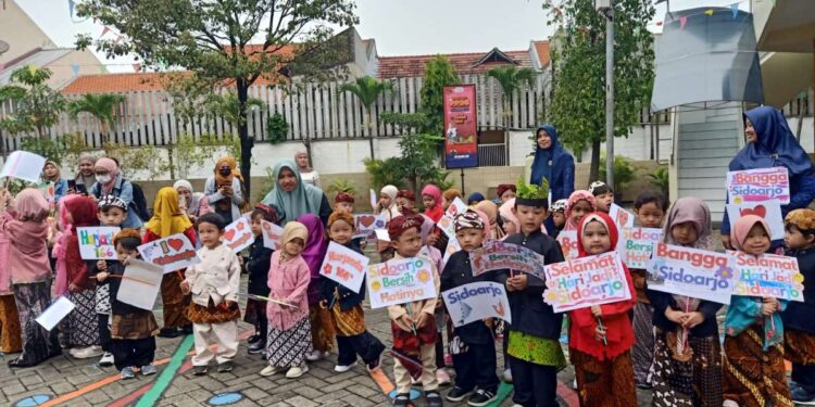 KB-TK Al Muslim Gelar Pawai Guk Yuk Peringati Harjasda ke-166