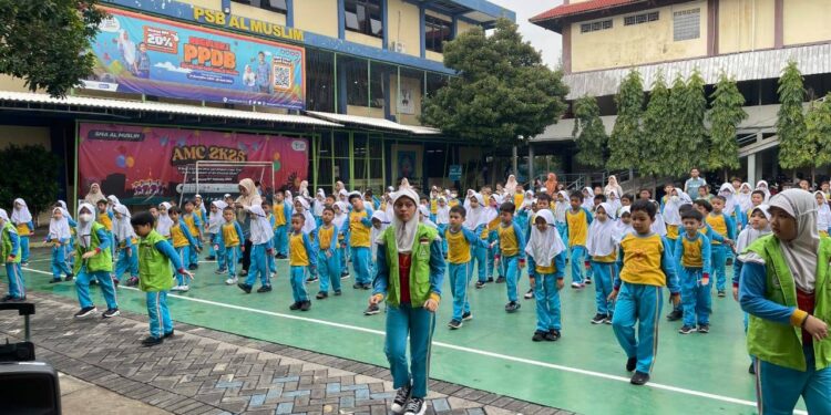 Sehat Ceria dengan Senam dan Sarapan Pagi Bersama di SD Al Muslim
