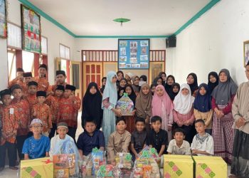 Raih Berkah Ramadan, Siswa SD Al Muslim Berbagi ke Anak Yatim