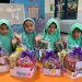 Berbagi Kebahagiaan Ramadan, Siswa KB-TK Al Muslim Bagikan Parcel