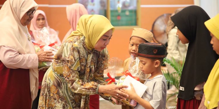 Yayasan Al Muslim Bagikan 1.443 Sembako untuk Yatim dan Dhuafa