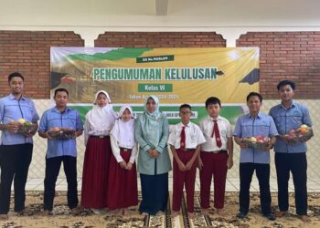 Rayakan Kelulusan, Siswa SD Al Muslim Berbagi Parcel Buah