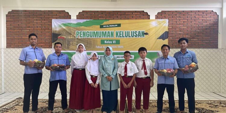 Rayakan Kelulusan, Siswa SD Al Muslim Berbagi Parcel Buah
