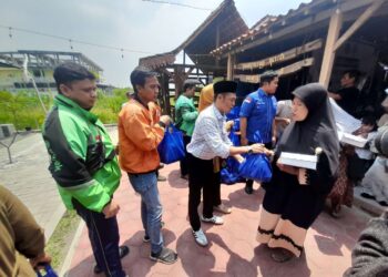 Peringati HUT ke-24 Partai Demokrat, Dedi Irwansa Gandeng Ojol Gelar Baksos