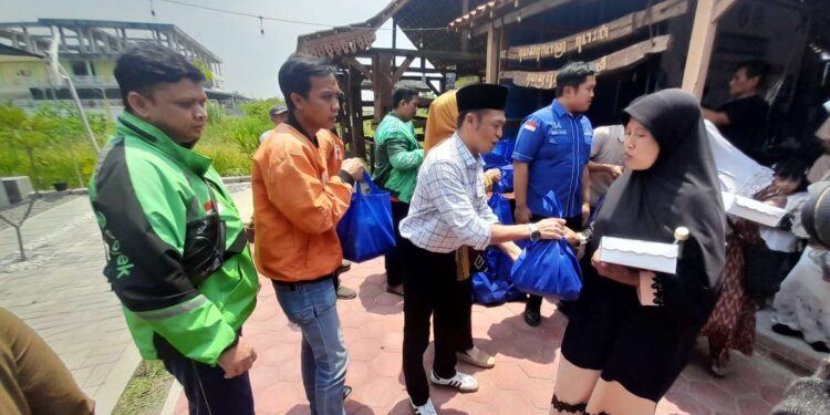 Peringati HUT ke-24 Partai Demokrat, Dedi Irwansa Gandeng Ojol Gelar Baksos