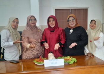 Peringati Hari Ibu, DWP Sekretariat DPRD Sidoarjo Gelar Beragam Kegiatan Pakai Kebaya