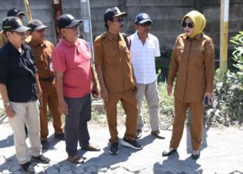 Sidak Jalan Bohar Rusak, Wabup Mimik Idayana Dorong Pengaspalan Jalan